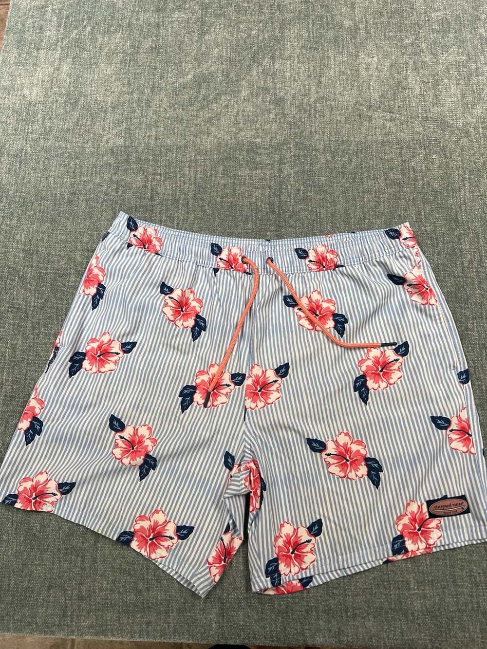 Vineyard Vines Men's XL Chappy Blue Stripe Hibiscus Floral Swim Trunks